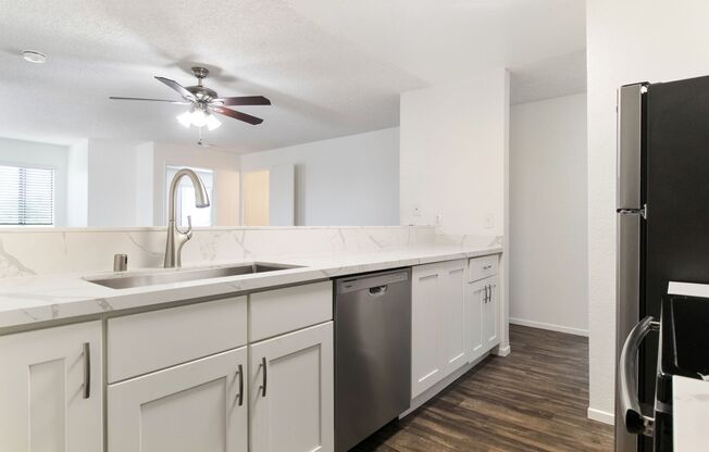 1 MONTH FREE ~ Spacious 2BR in Ocean Beach w/ Parking