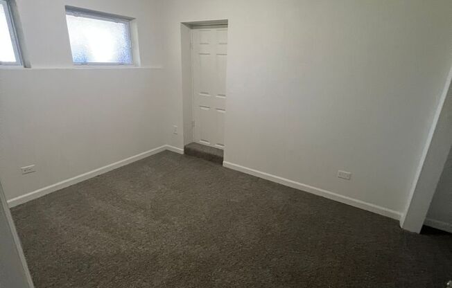 2 beds, 1 bath, 900 sqft, $1,600, Unit 4064 S Broadway unit E