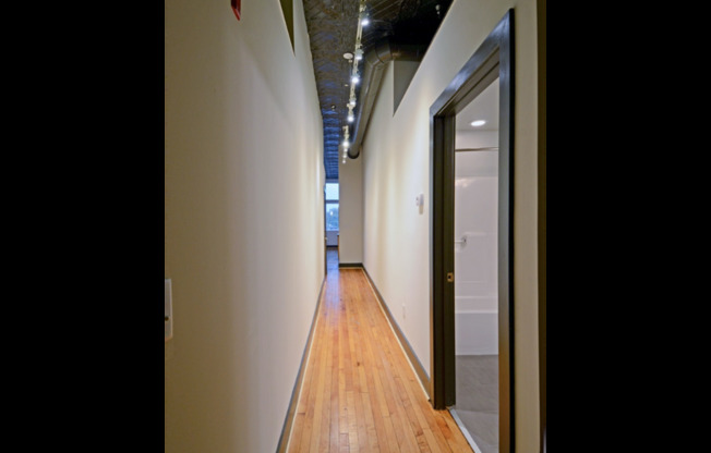 1 bed, 1 bath, 690 sqft, $1,320, Unit Unit 303