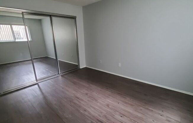 2 beds, 2 baths, $2,575, Unit B