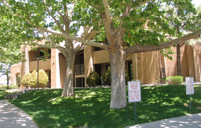 1 bed, 1 bath, 682 sqft, $1,060, Unit 34