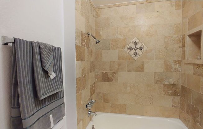 2 beds, 2 baths, 910 sqft, $2,795, Unit 304