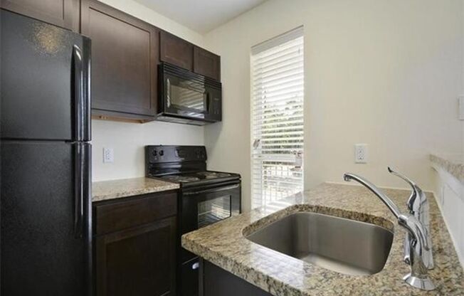 Studio, 1 bath, 420 sqft, $875, Unit 210