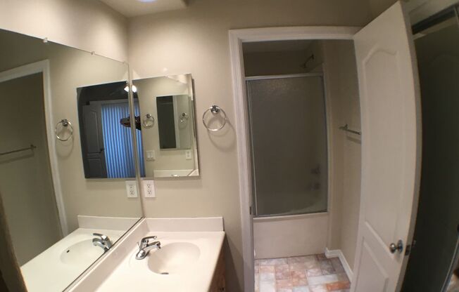 2 beds, 2 baths, $2,000, Unit # 257