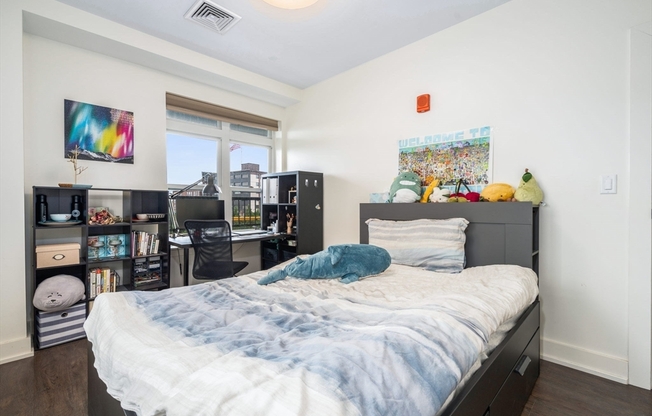 2 beds, 2 baths, 1,009 sqft, $4,100, Unit 301
