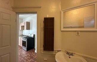 1 bed, 1 bath, 600 sqft, $750, Unit 3821 E 55th St - #2