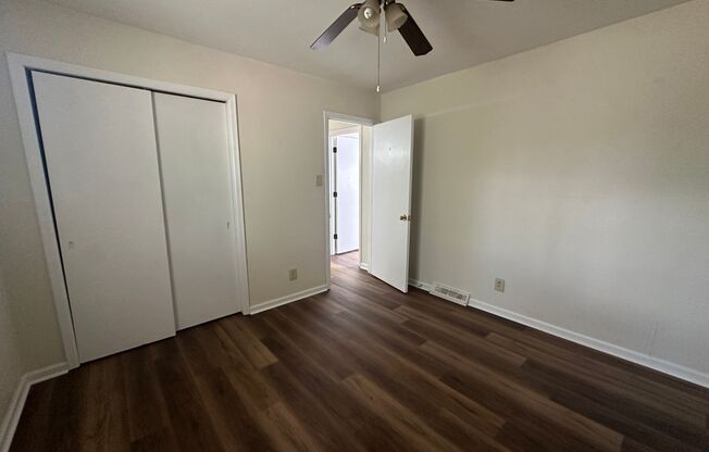 2 beds, 1 bath, 988 sqft, $1,300, Unit 831 Kerns