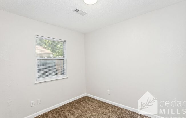 2 beds, 1 bath, $795