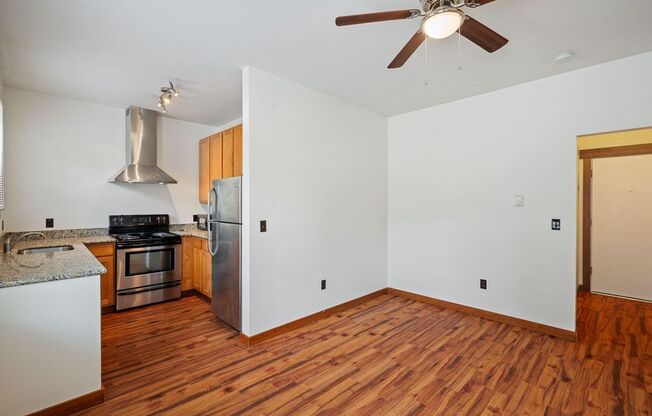 Studio, 1 bath, 359 sqft, $1,325, Unit 301