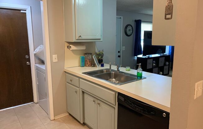 2 beds, 2 baths, $1,050