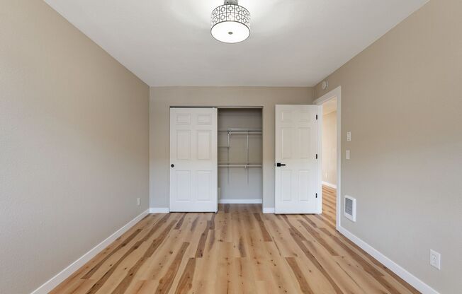 3 beds, 1 bath, 864 sqft, $1,625, Unit #43
