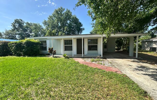 Charming 3-Bedroom Home in Orlando – Available Now!