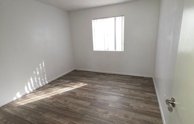 2 beds, 1 bath, 726 sqft, $1,099