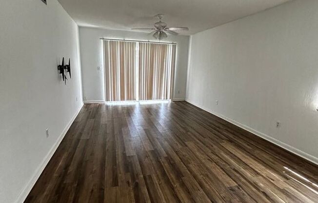 2 beds, 1 bath, $1,400