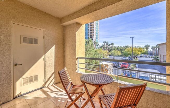 2 beds, 2 baths, 974 sqft, $1,600, Unit 270 Flamingo