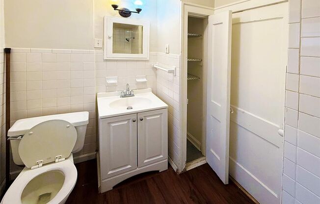 2 beds, 1 bath, 888 sqft, $1,275, Unit Arsenal Street-6328