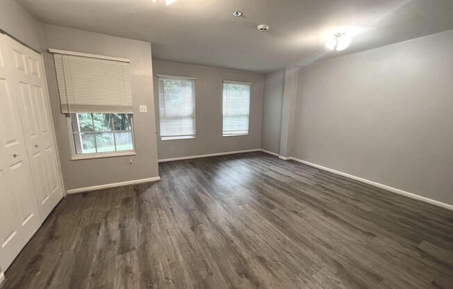 Beautiful 3bd 2.5bth light-filled garage townhome!