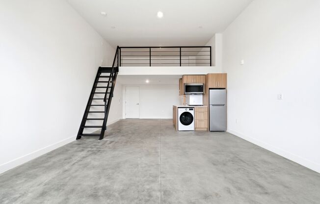 Studio, 1 bath, 579 sqft, $2,095, Unit 305-C
