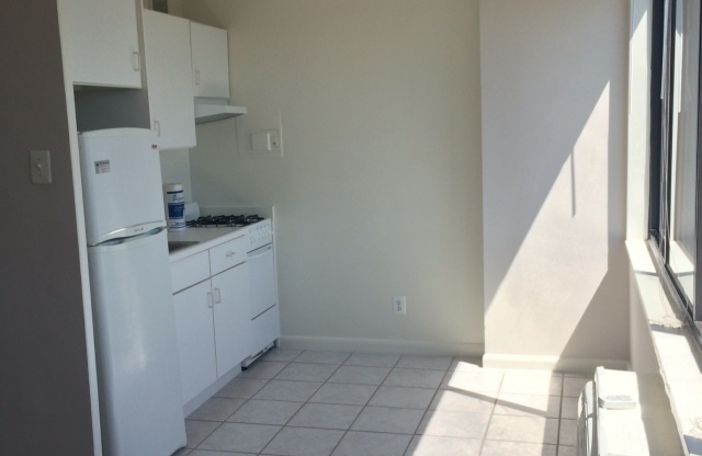Studio, 1 bath, 405 sqft, $1,695, Unit 0806