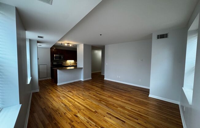 2 beds, 1 bath, $2,225, Unit 403