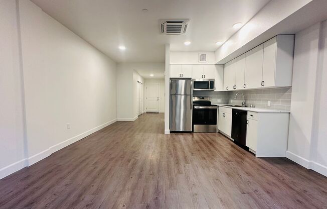 Studio, 1 bath, 327 sqft, $1,550, Unit 410-202