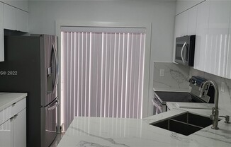 2553 W 76 ST