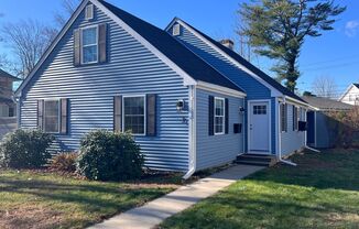 Charming 4 Bedroom Cape 2 Bath Large Fenced Yard Dover NH