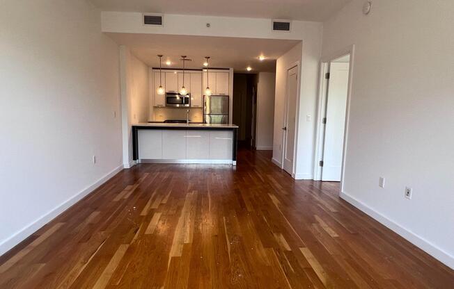 1 bed, 1 bath, 925 sqft, $4,350, Unit 1E