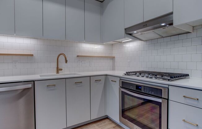 2 beds, 2 baths, 774 sqft, $1,995, Unit 301