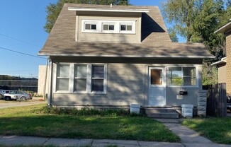 Large Kitchen, Hardwood Floors, Laundry included