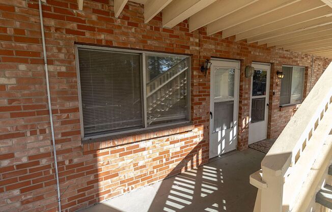 2 beds, 1 bath, $1,900, Unit # 7