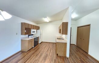 2 beds, 1 bath, 1,000 sqft, $995, Unit 13