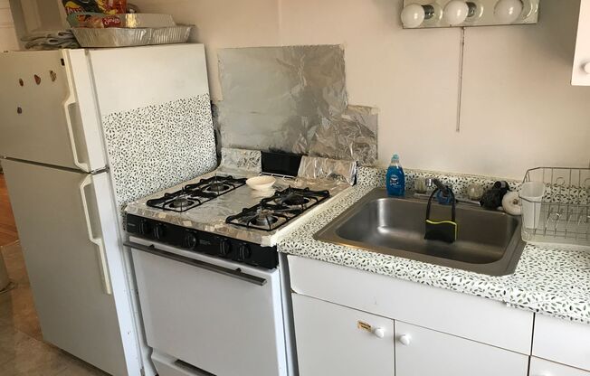 2 beds, 1 bath, 1,100 sqft, $1,350, Unit 12