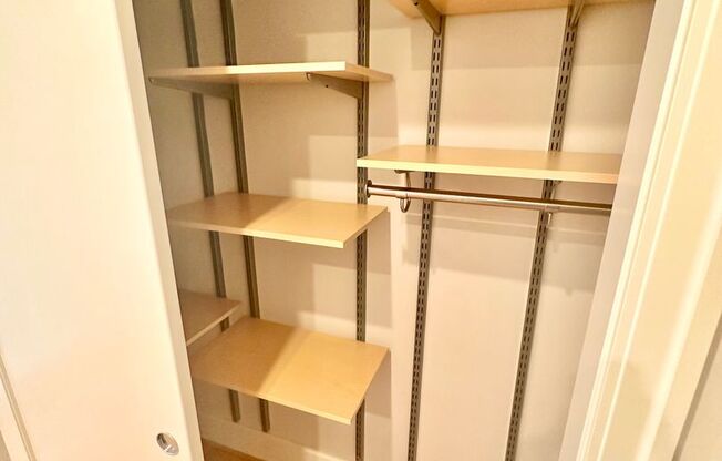 1 bed, 1 bath, $2,500, Unit 506
