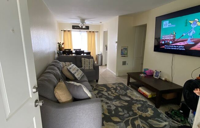 1BD/1BA Condo with Private Yard and W/D Hookups!