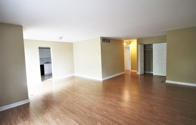 2025/2026 Loyola Off-campus  2bd/2ba condo w/ CAC! Available 7/9/25!