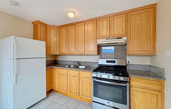 Beautiful 2BD/1BA Home in Clairemont W/ W/D, Private Yard, & Garage!