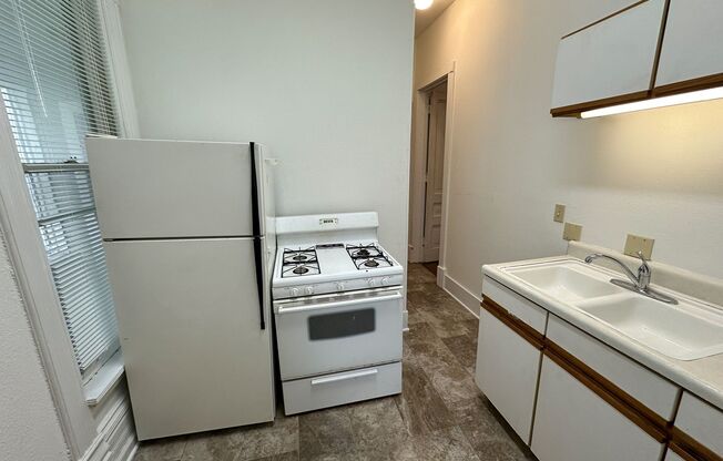 1 bed, 1 bath, $695