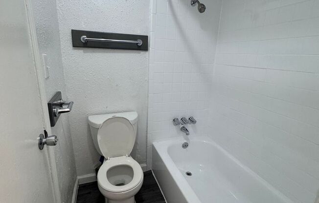 2 beds, 2 baths, 1,080 sqft, $1,300, Unit 118