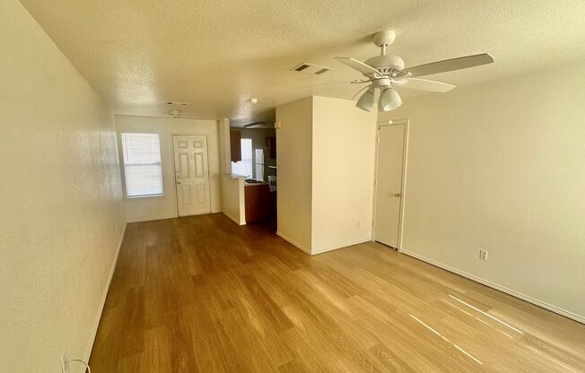 2 beds, 1 bath, $725, Unit B