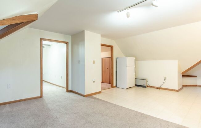 2 beds, 1 bath, $970, Unit Unit 4