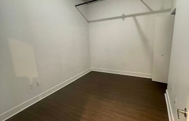 2 beds, 1.5 baths, 850 sqft, $1,995, Unit 605