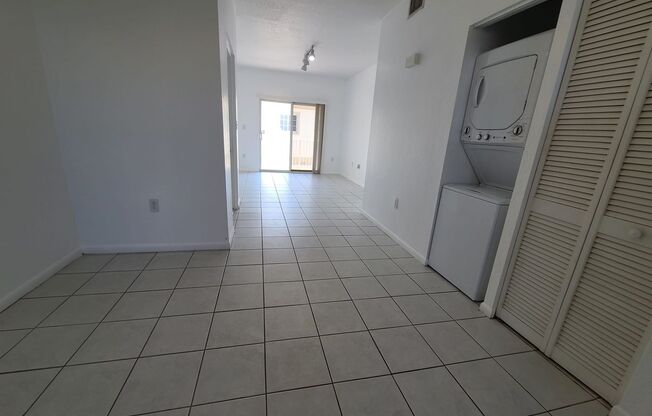 SPACIOUS 2/2 LOCATED IN THE HEART OF HOLLYWOOD