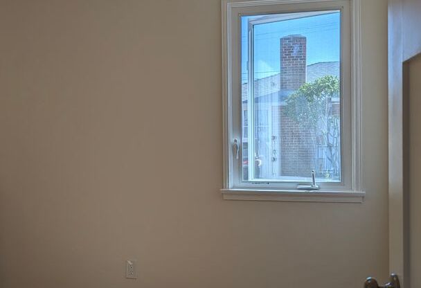 3 beds, 1 bath, $3,950, Unit 4090 W 135th St