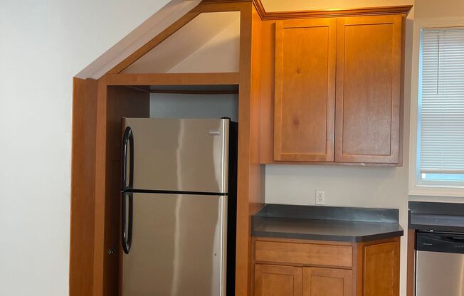 Newly Renovated 2B Apartment just Blocks from Forsyth