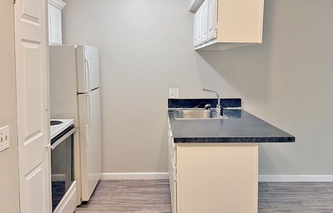 1 bed, 1 bath, 560 sqft, $825, Unit 615-12