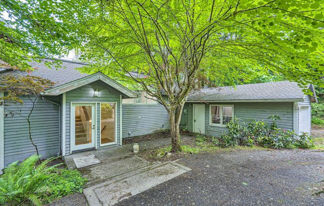 Available NOW! Waterfront >> Newly Remodeled 4BR/3BA + 3 KITCHENS! Private Suites! TOUR TODAY!!