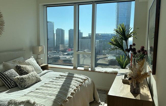 1 bed, 1 bath, 730 sqft, $3,000, Unit 889 Francisco St, UNIT 2402