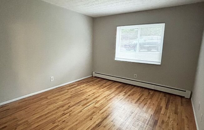 1 bed, 1 bath, 560 sqft, $825, Unit 615-17
