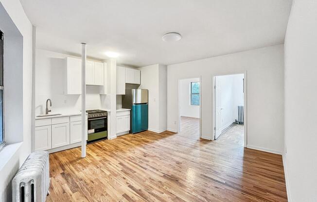 2 beds, 1 bath, $2,600, Unit 2-B